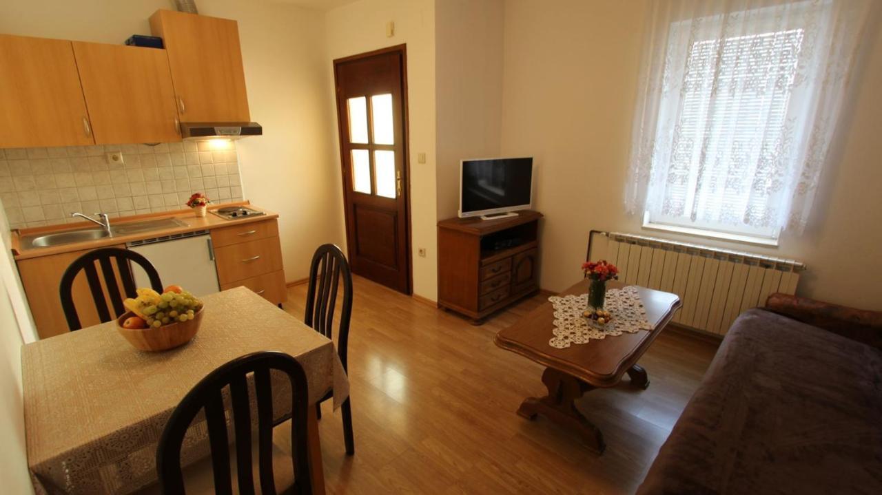 Apartments Grzetic Malinska Exterior foto