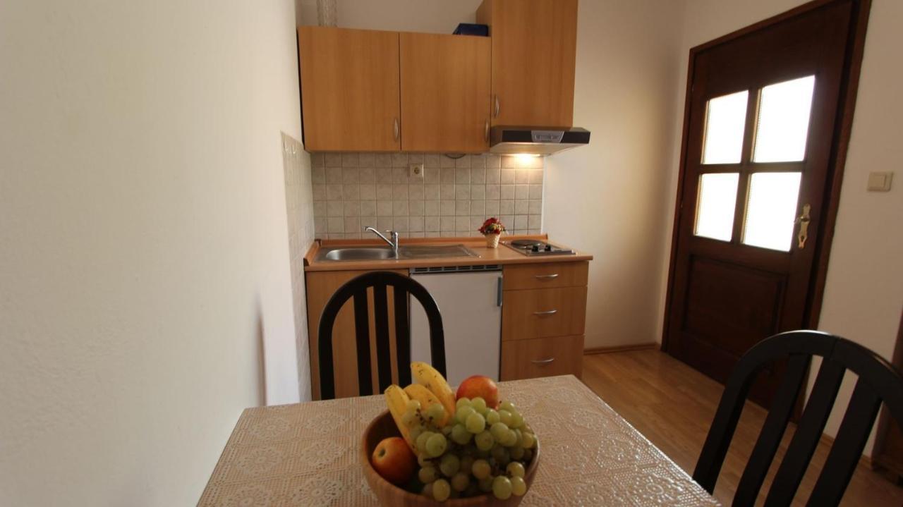 Apartments Grzetic Malinska Exterior foto