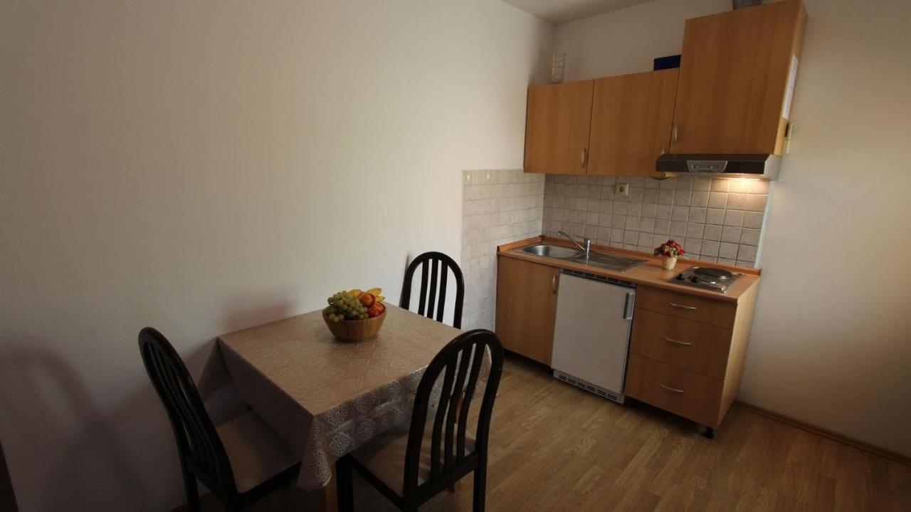 Apartments Grzetic Malinska Exterior foto
