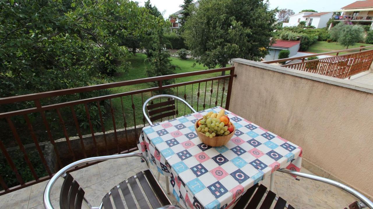 Apartments Grzetic Malinska Exterior foto