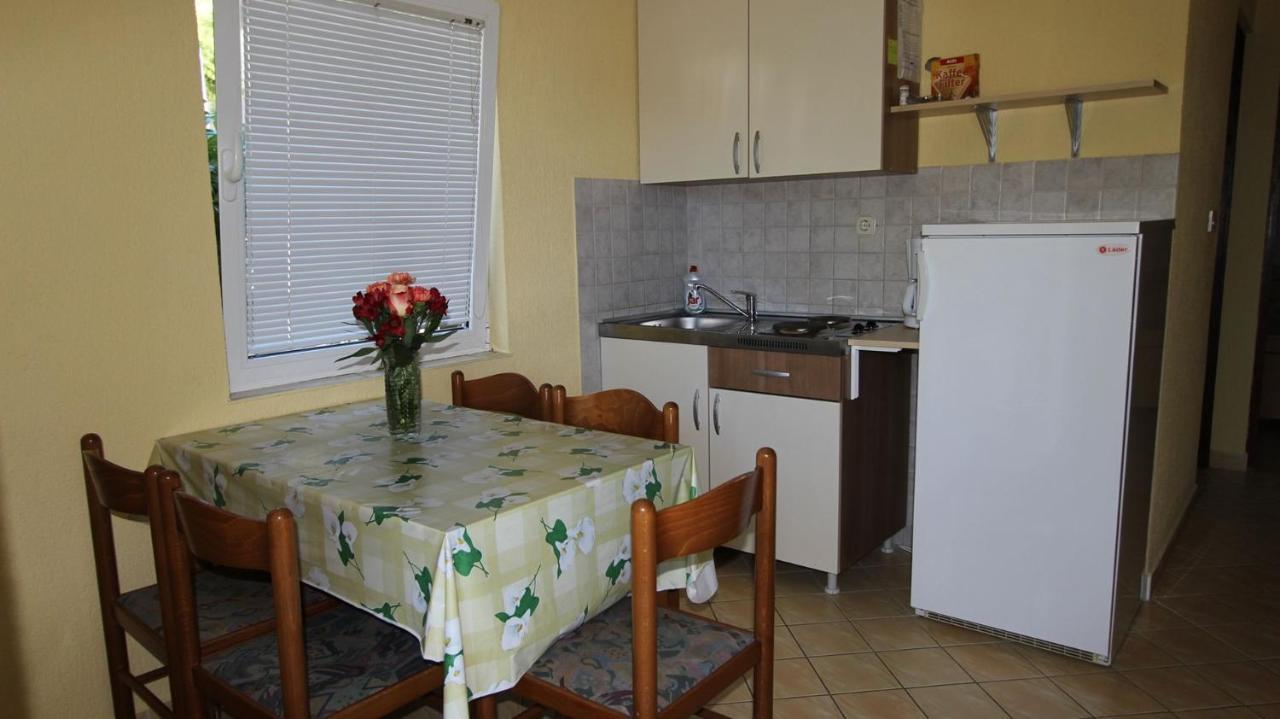 Apartments Grzetic Malinska Exterior foto