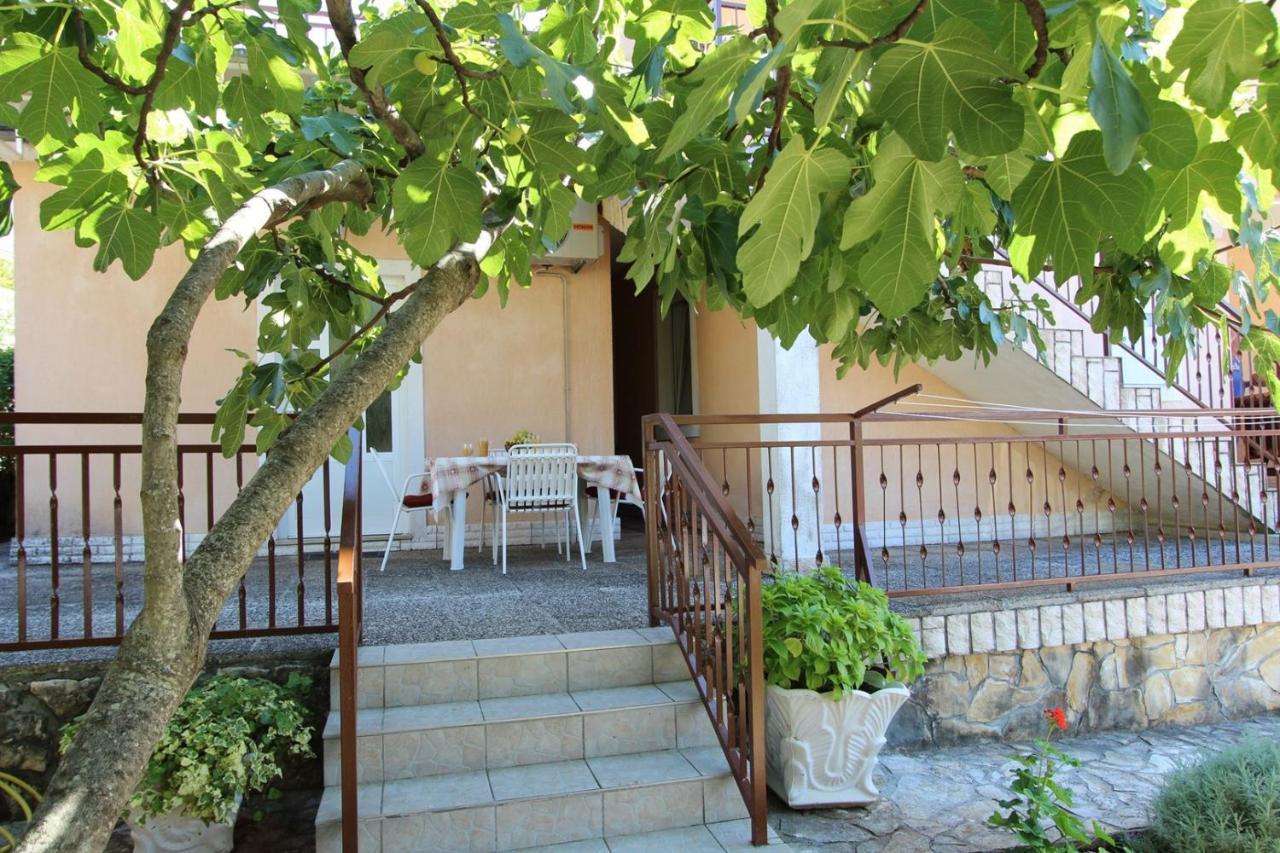 Apartments Grzetic Malinska Exterior foto